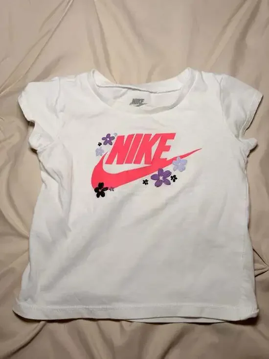 Nike Baby Girls 18M 2-Piece Floral Swoosh T-Shirt and Mesh Shorts Set - Picture 11 of 11